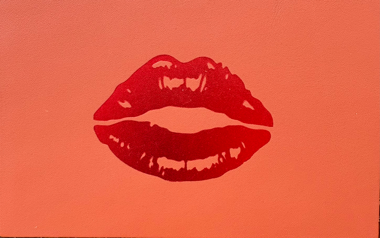 Bandit Manchot Leather Postcard "Kiss" 10x15 cm