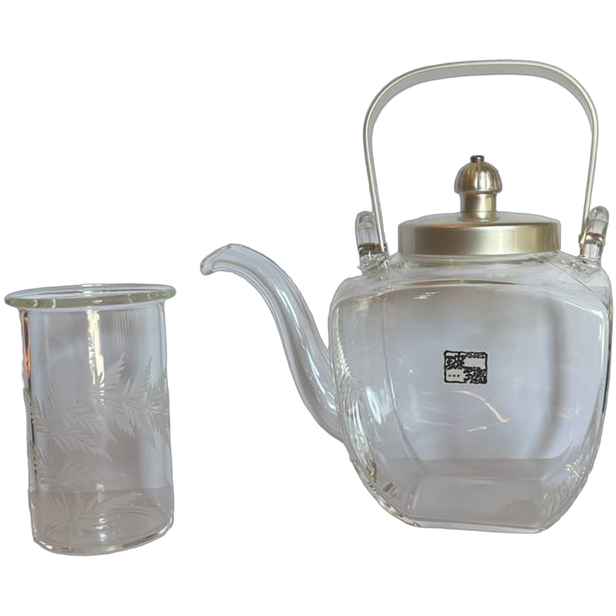 Hirota Glass Pitcher Flower